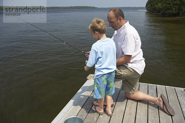 Menschlicher Vater  Sohn  Dock  angeln