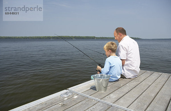 Menschlicher Vater  Sohn  Dock  angeln