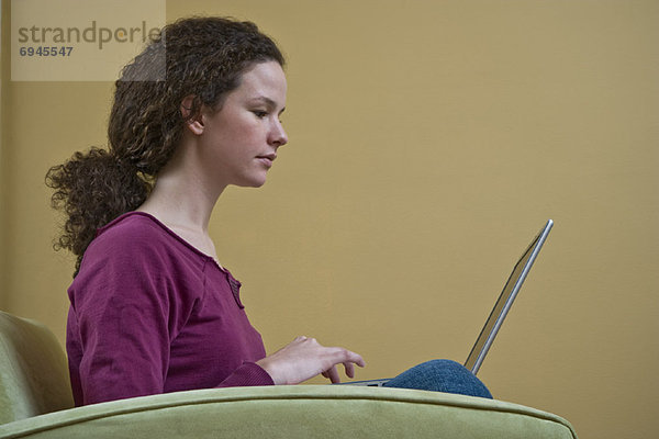 Frau mit Laptop