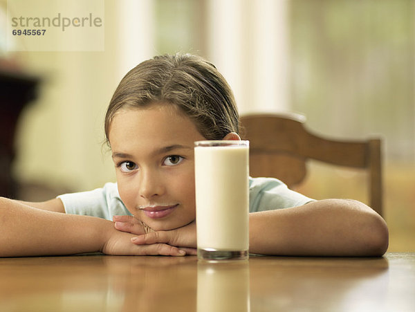 Glas  klein  Mädchen  Milch