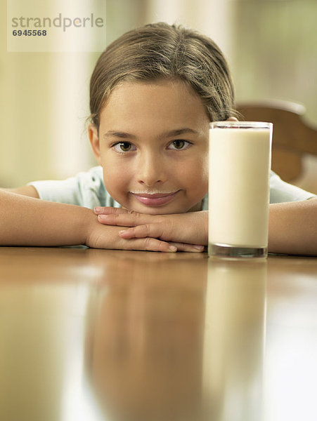 Glas  klein  Mädchen  Milch