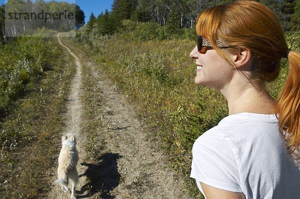 Frau  Hund  wandern