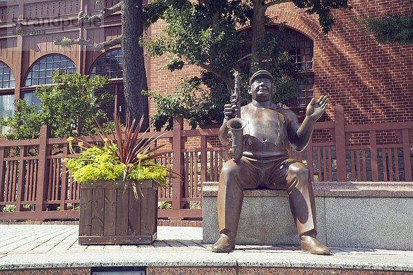 Mann  Statue  Hyogo  Bronze  Japan  spielen  Saxophon