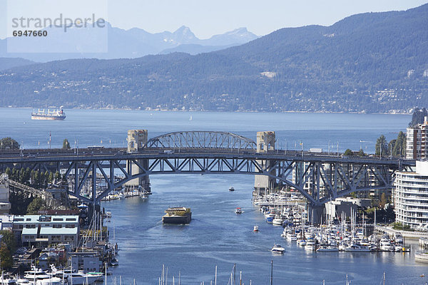 Straße  Brücke  Bach  unaufrichtig  British Columbia  Kanada  Vancouver