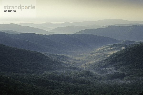 Vereinigte Staaten von Amerika  USA  Landschaftlich schön  landschaftlich reizvoll  Blue Ridge Gebirge  North Carolina