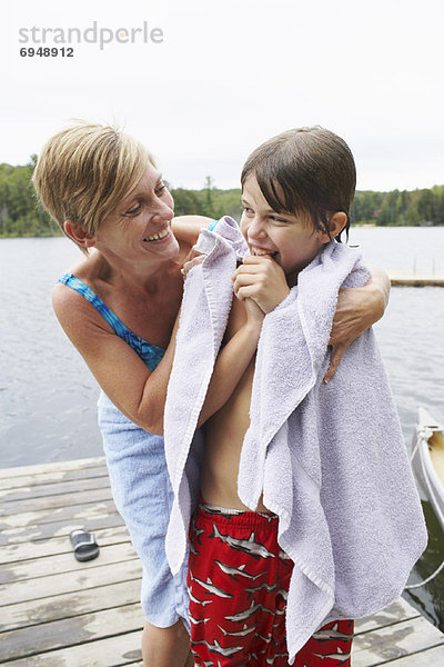 Sohn trocknen Dock Mutter - Mensch