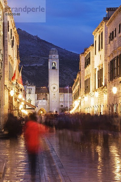 Großstadt  Kroatien  Dubrovnik  Abenddämmerung  alt