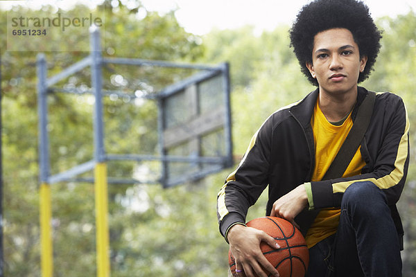 Portrait  Junge - Person  Basketball  Jugendlicher