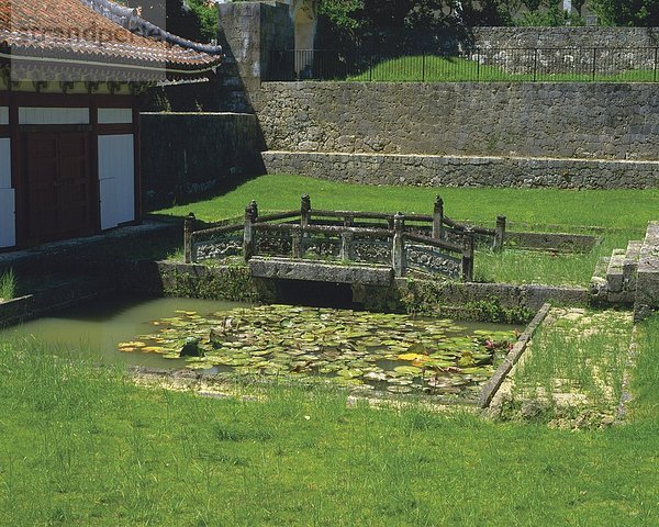 über  klein  Brücke  Garten  Okinawa  Japan  Teich