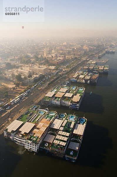 Fluss  Schiff  Kreuzfahrtschiff  Ägypten  Luxor
