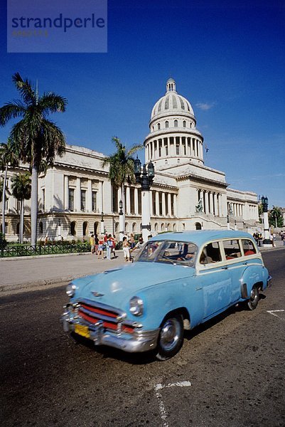 Havanna  Hauptstadt  Städtisches Motiv  Städtische Motive  Straßenszene  Straßenszene  Capitolio  Kuba