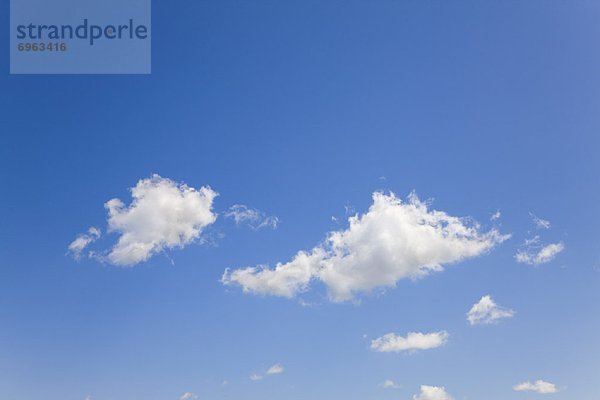 Puffy Wolken Himmel