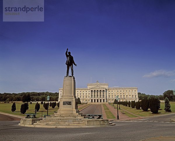 Belfast  Hauptstadt  Gebäude  frontal  Parlamentsgebäude  Statue  Nordirland