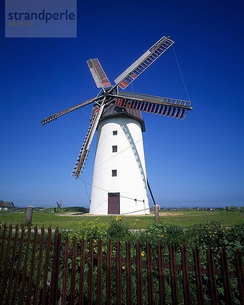 Windturbine  Windrad  Windräder  niedrig  Tradition  Ansicht  Flachwinkelansicht  Dublin County  Winkel