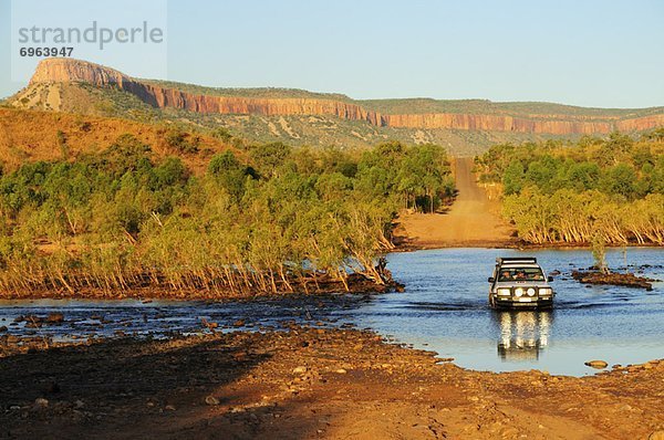 Gebirge überqueren Geländewagen Hintergrund Fluss Pfingsten Australien Western Australia