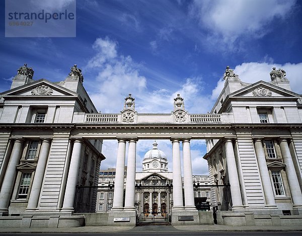 Low Angle View Ein Regierungsgebäude  Leinster House  Dublin  Republik Irland