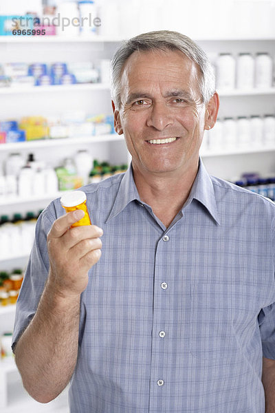 Portrait  Mann  halten  Pille  Pharmazie  Flasche  Apotheke