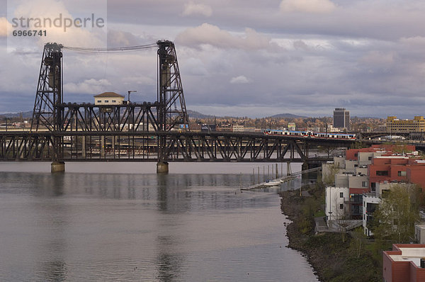 Stahlbrücke  Vereinigte Staaten von Amerika  USA  Portland  Oregon