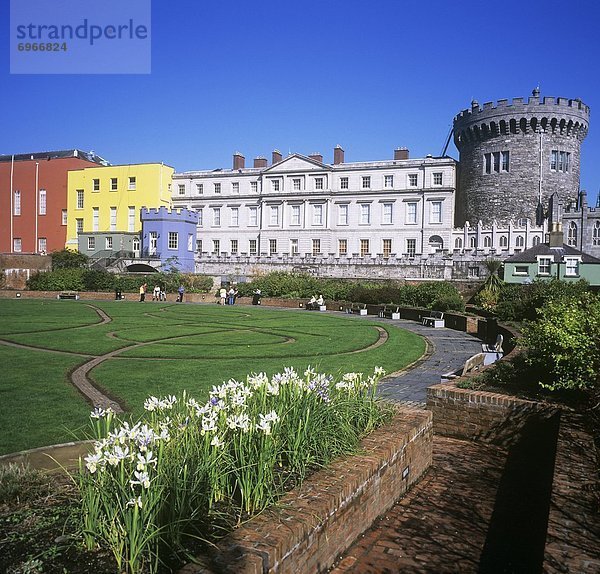 Dublin  Hauptstadt  Gebäude  frontal  Garten