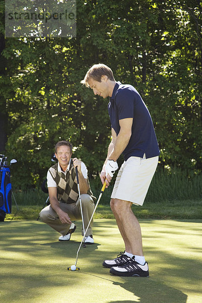 Golfer auf Putting Green