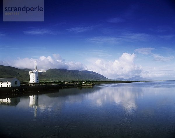 Windturbine  Windrad  Windräder  Tradition  Spiegelung  Fluss  Kerry County