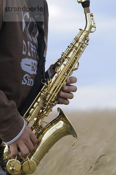Junge - Person  Close-up  close-ups  close up  close ups  spielen  Saxophon