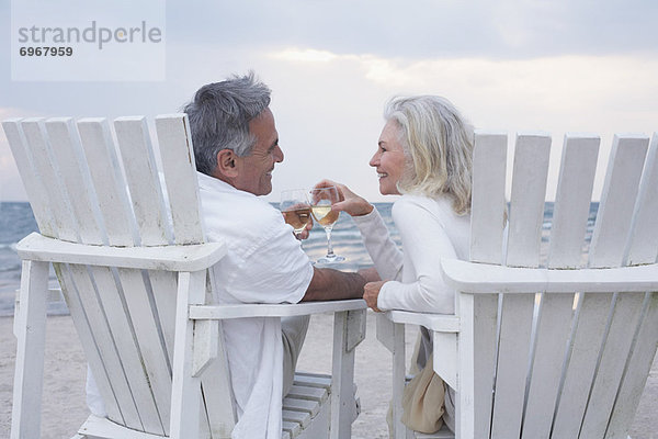 sitzend  Stuhl  Strand  Wein