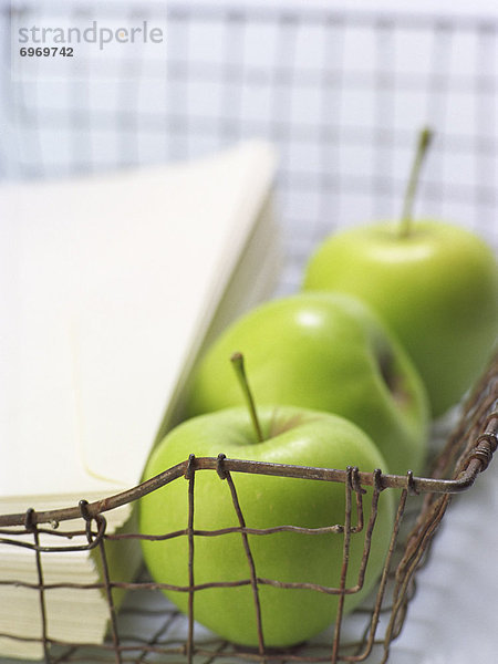 grün  Briefumschlag  Metalldraht  Apfel