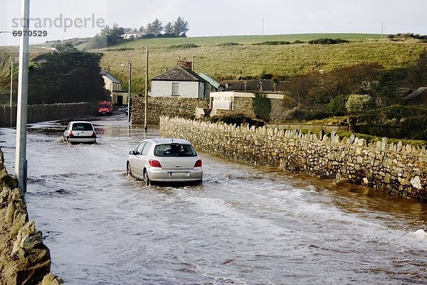 Auto fahren Fernverkehrsstraße Flut Irland