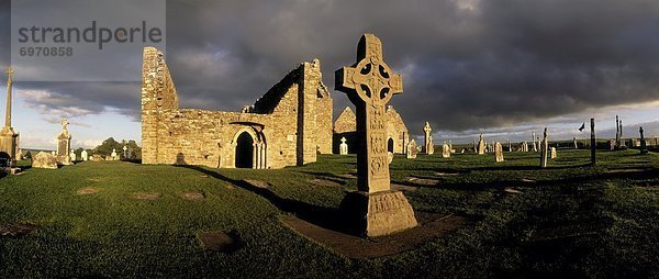 hoch oben überqueren Schriftzeichen Kreuz Irland