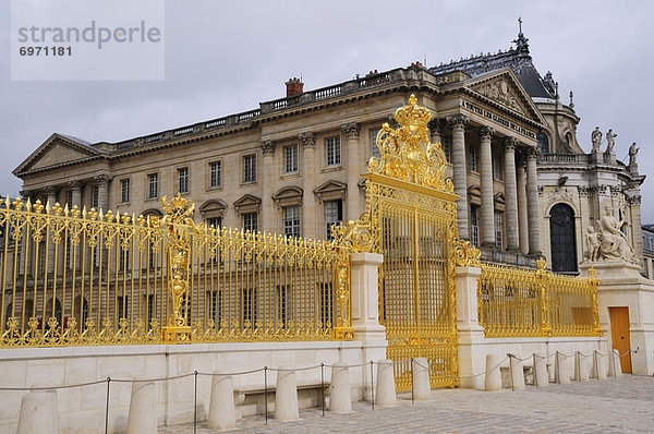 Frankreich  Monarchie  Palast  Schloß  Schlösser  Eingang  Innenhof  Hof  Ile-de-France  Versailles