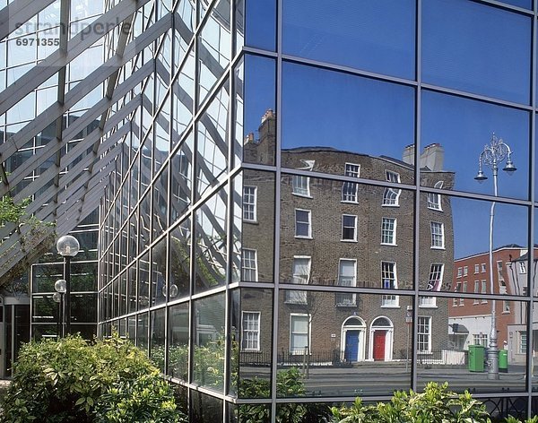 Dublin Hauptstadt Fenster Gebäude Spiegelung Büro Irland modern