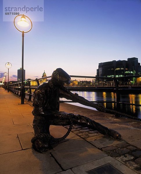 'Sculpture ''The Docker'' In Dublin  Ireland'