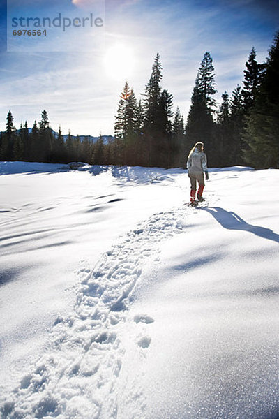 Frau Schneeschuhwandern