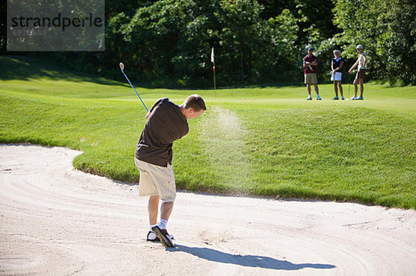 Mann  Sand  Falle  Fallen  Golfsport  Golf  Rückansicht  Kurs