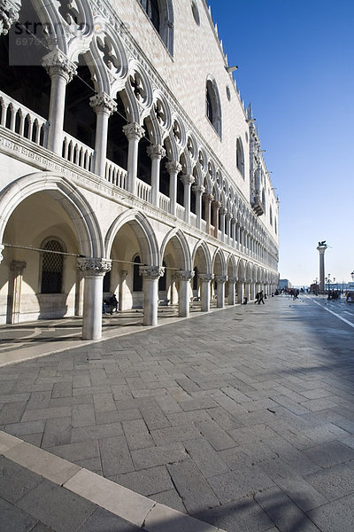 Markierung  Quadrat  Quadrate  quadratisch  quadratisches  quadratischer  Palast  Schloß  Schlösser  Italien  Venedig