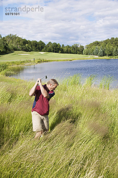 Mann  groß  großes  großer  große  großen  Gras  Golfsport  Golf