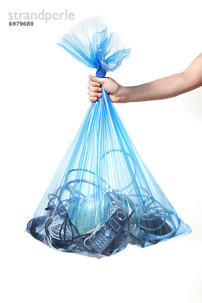 Tasche  Recycling  Mensch  halten  blau  Elektronik  voll