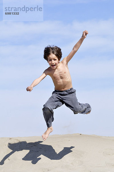 Strand  Junge - Person  klein  springen