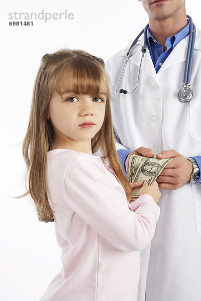 geben  Arzt  Geld  Mädchen