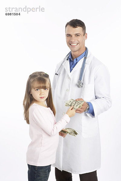 geben  Arzt  Geld  jung  Mädchen
