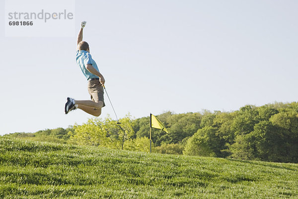 Begeisterung  springen  Golfspieler