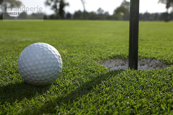 nebeneinander  neben  Seite an Seite  Close-up  close-ups  close up  close ups  Loch  Ball Spielzeug  Golfsport  Golf