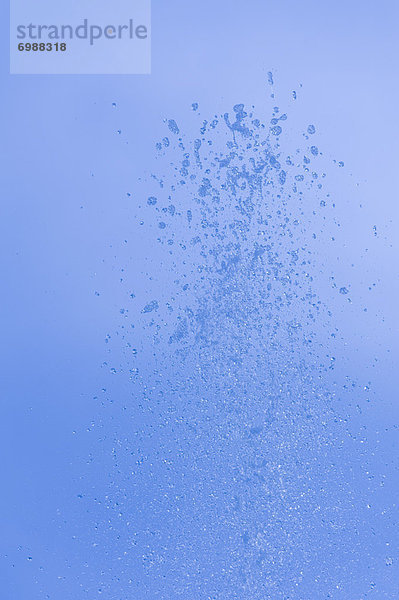 Wasser  Springbrunnen  Brunnen  Fontäne  Fontänen  Himmel  heraustropfen  tropfen  undicht  blau  Österreich  Zierbrunnen  Brunnen  Salzburg