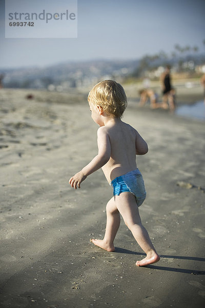 Vereinigte Staaten von Amerika  USA  Strand  Junge - Person  klein  rennen  Kalifornien  San Diego