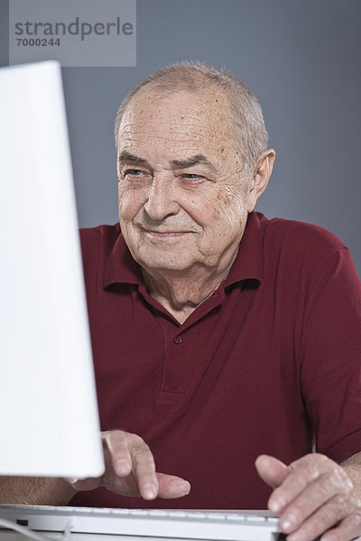 Mann mit Computer