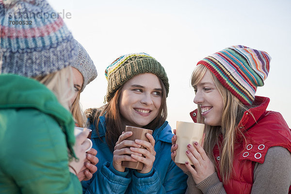 Jugendlicher  Wärme  Schokolade  trinken