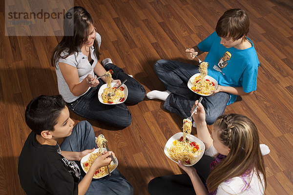 Pasta  Nudel  essen  essend  isst