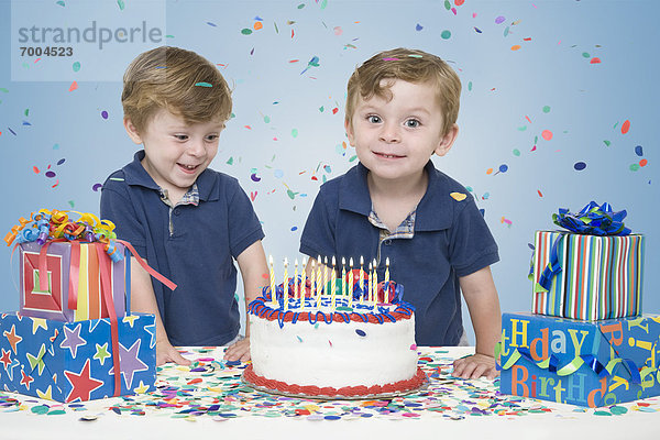 Geburtstagsgeschenk  Junge - Person  Zwilling - Person  Geburtstag  Kuchen