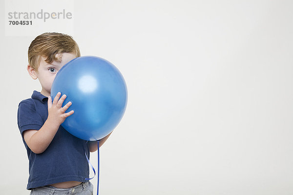 Junge - Person  Luftballon  Ballon  jung  spielen